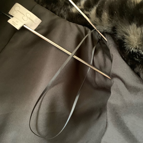 JESSICA SIMPSON’s Cape - Picture 6 of 7